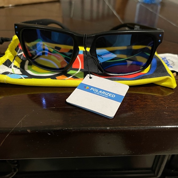 Oakley sun glasses polarized